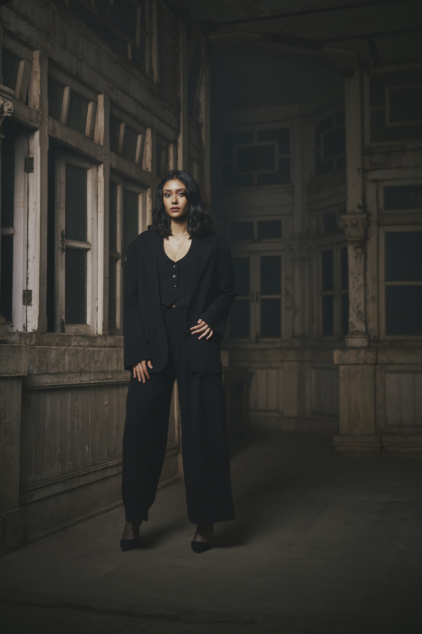 Aerly Front Through Waist Coat Pant Suit - Image 9