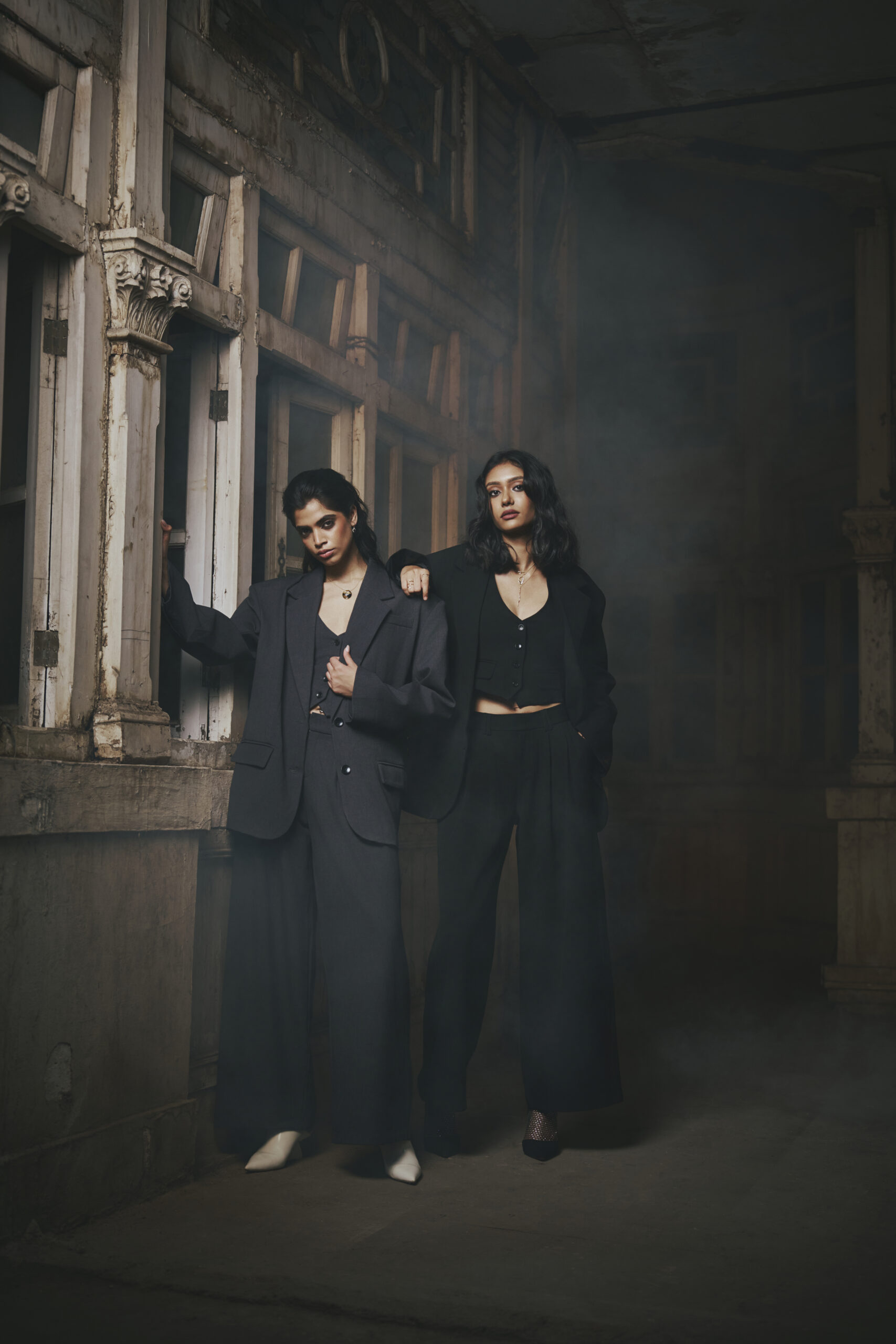 Aerly Front Through Waist Coat Pant Suit - Image 6