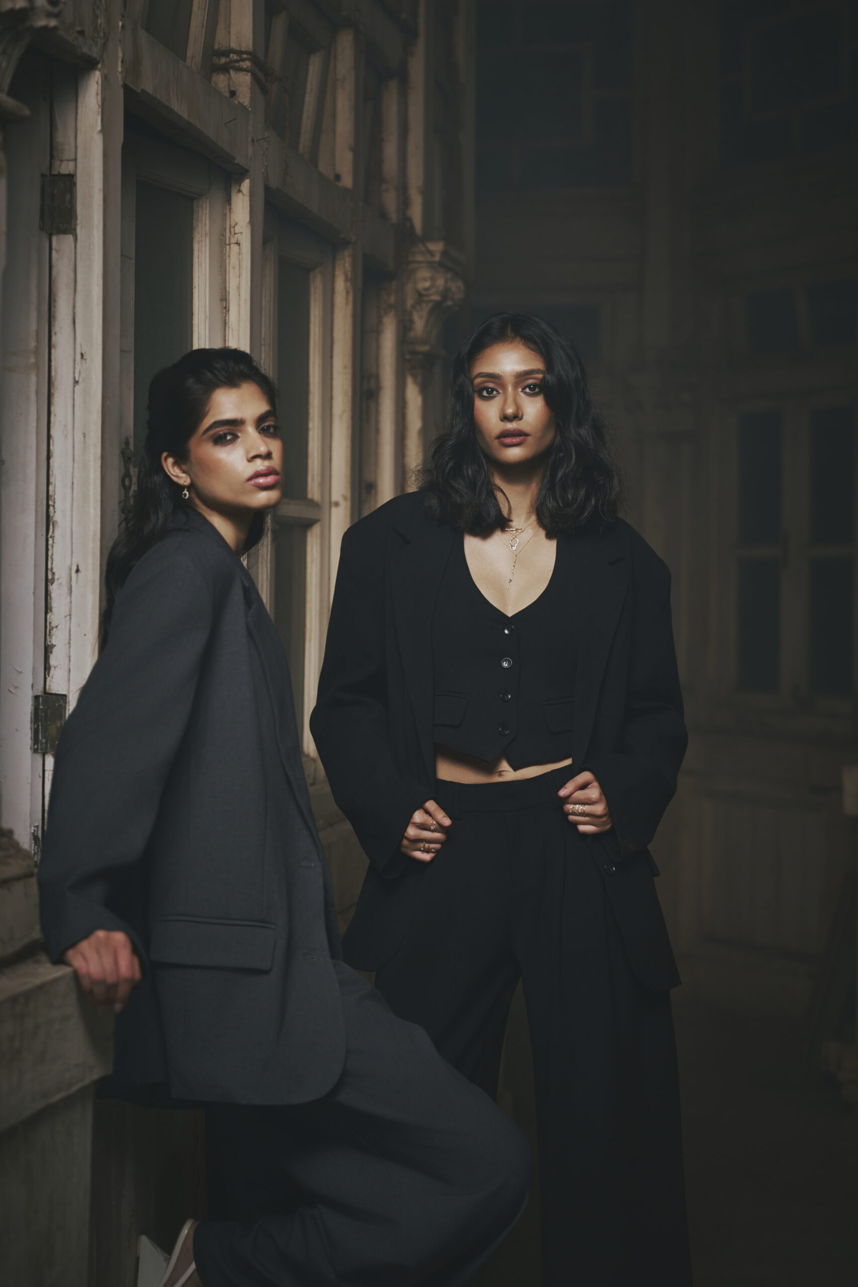 Aerly Front Through Waist Coat Pant Suit - Image 7