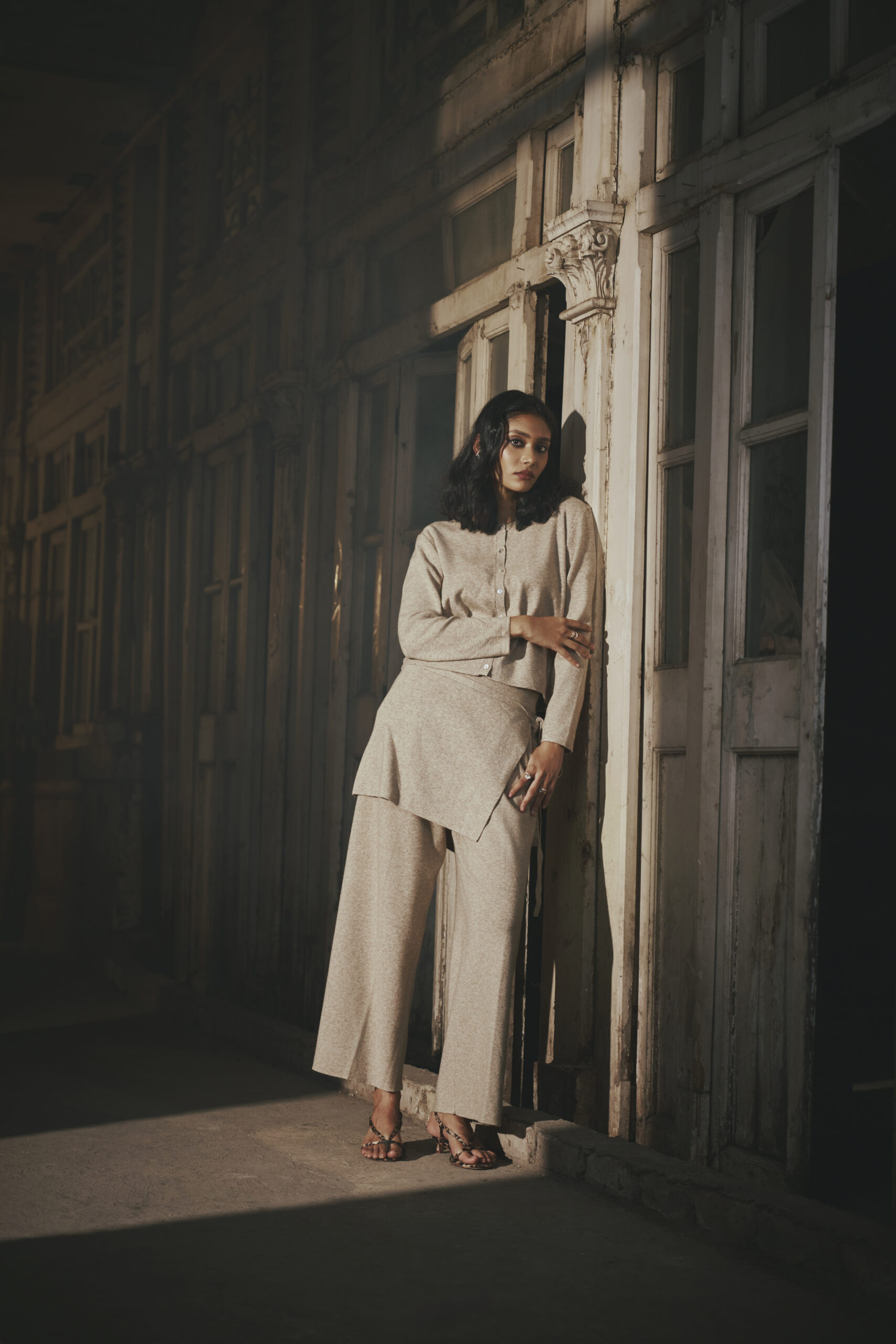 Crackle Cage Diamond Enamel Ring - Image 4